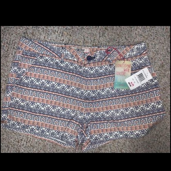 Women’s / Juniors BeBop sz 11 shorts NWT Aztec Design - Picture 1 of 5